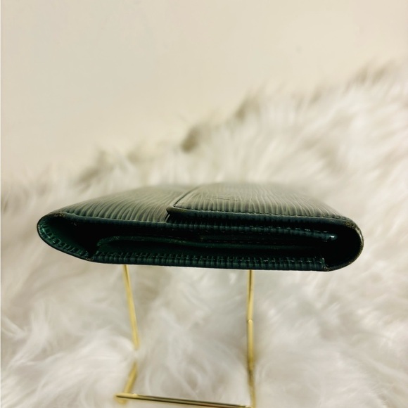 Louis Vuitton Green Sarah Epi Wallet - Picture 6 of 12